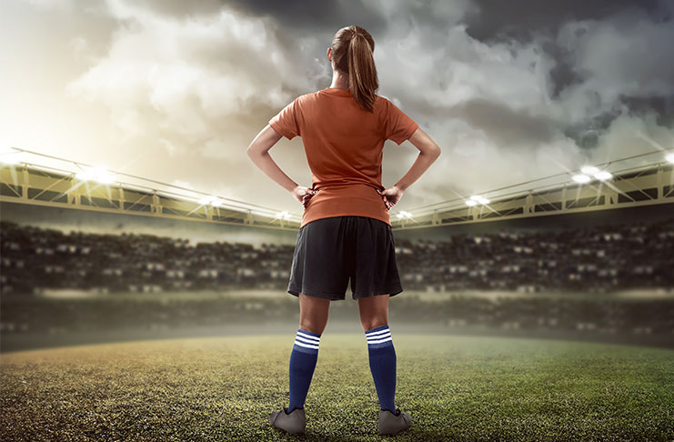 jugar futbol con un parche en el ojo